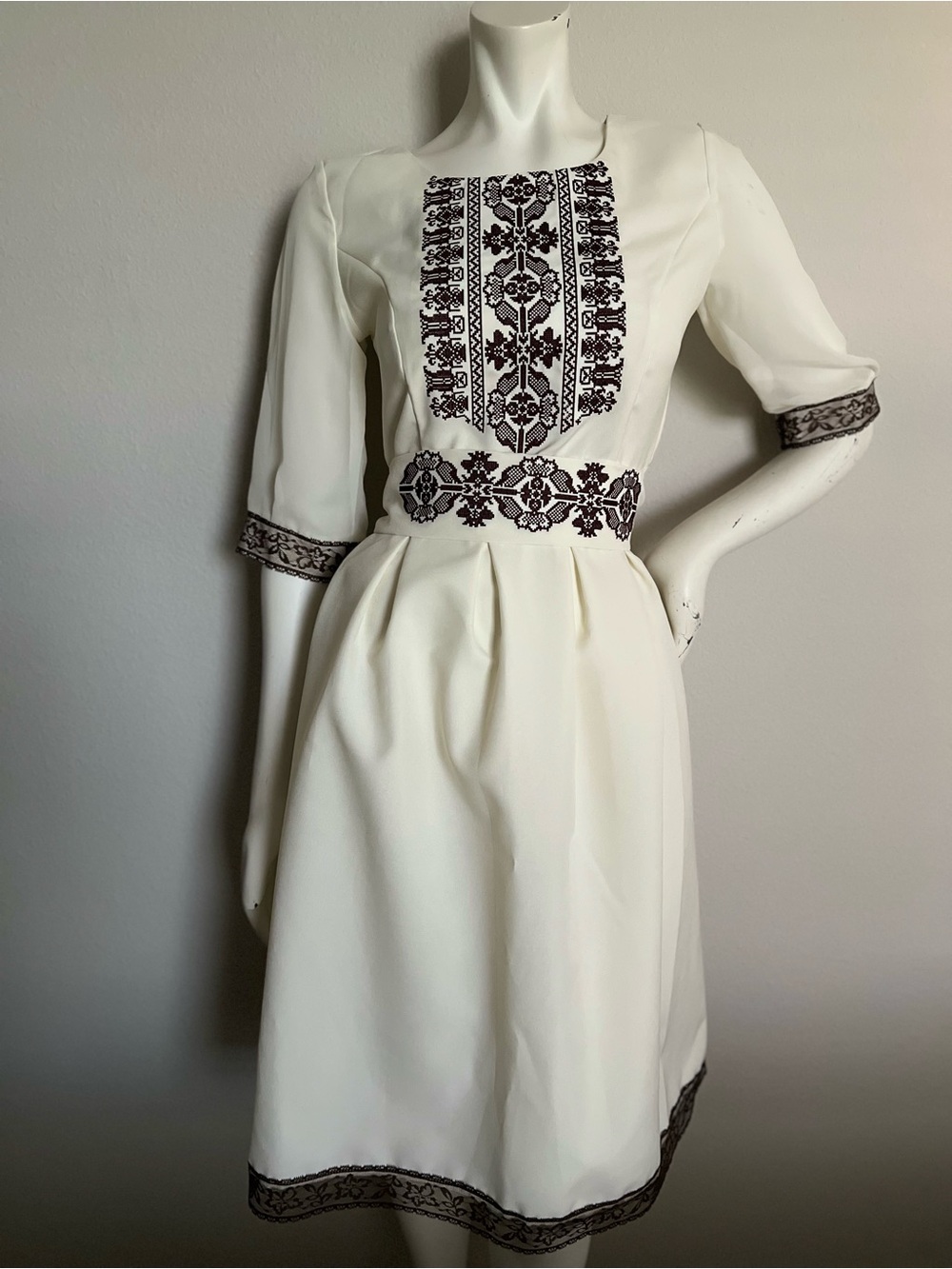 Embroidered Midi Dress Size XS